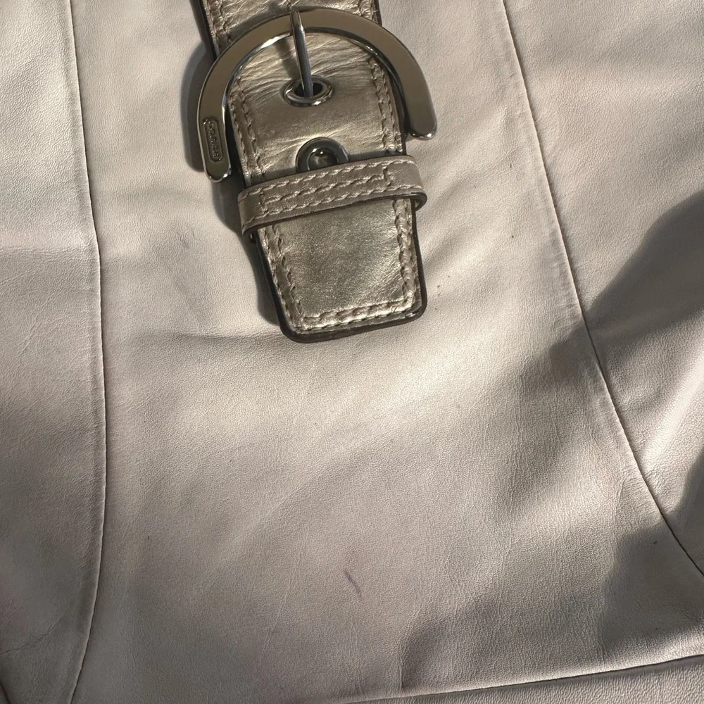 Coach Soho F18751 Cream Leather East West Tote
Shoulder Bag Gold Trim - Picture 12 of 13